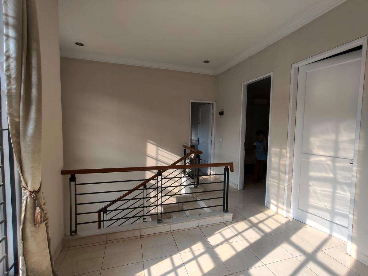 Disewakan Rumah 2 Lantai Bagus, Strategis di BSD Versailes (Yk)